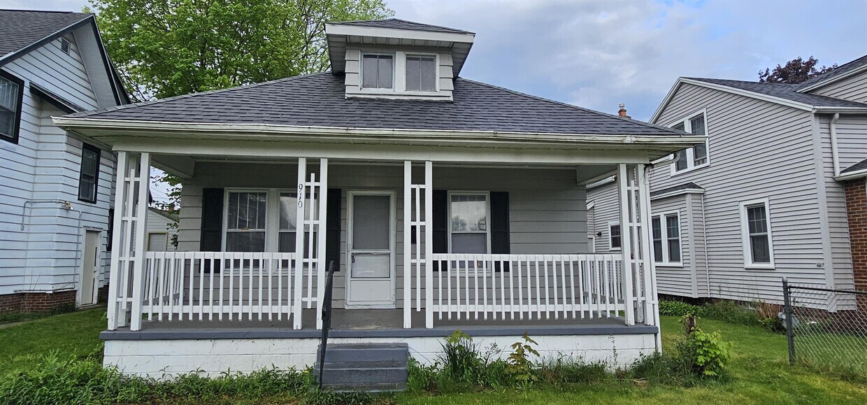 Foto principal - 910 E Fairview Ave