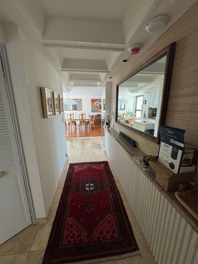 Foto del edificio - Luxury High-Rise Living with Panoramic Ocean Views at Yacht Harbor Towers