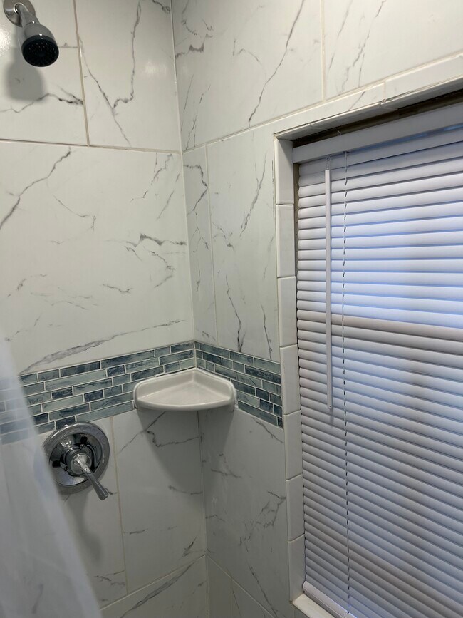 Foto del edificio - 509 E 43rd St