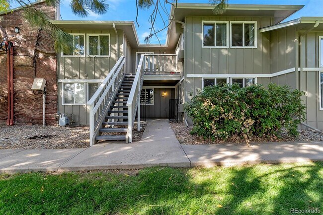Bottom unit - 857 S Van Gordon Ct