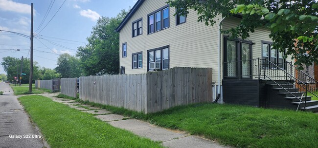 Building Photo - 4020 Beaconsfield St