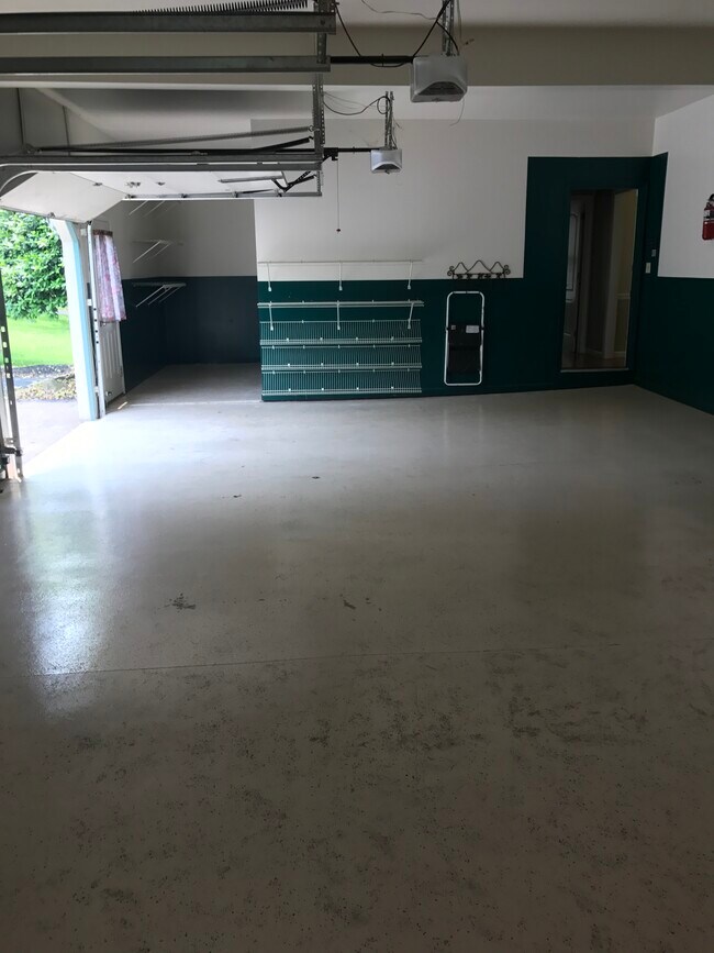 Foto del edificio - 5250 Pineview Dr