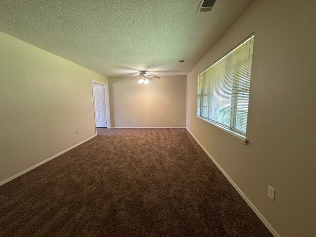 Building Photo - Introducing a charming 3-bedroom, 2-bathro...