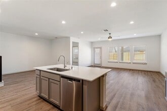 Building Photo - 29318 Hoelzen Holw Dr