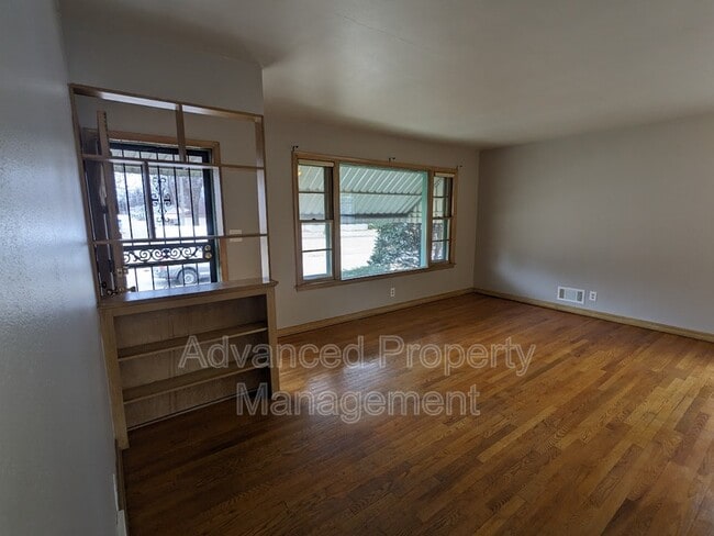 Foto del edificio - 6215 W Keefe Ave Pkwy