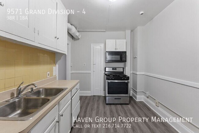 Foto del edificio - 9571 Grand Division Ave