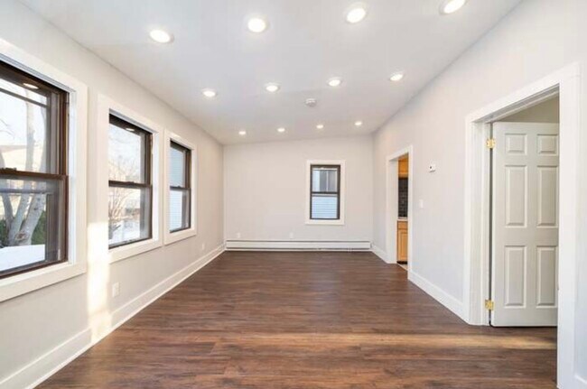 Building Photo - 252 Custer Ave