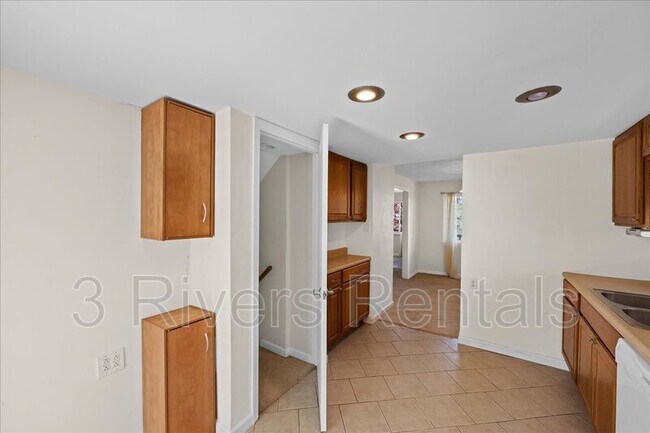 Foto del edificio - 1339 Rutherford Ave