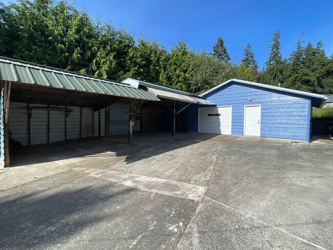 Building Photo - Beautifully Remodeled 3 Bedroom Home with ...