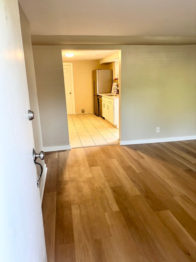 Building Photo - 318 S Dale Ct