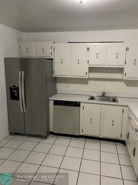 Foto principal - 4131 Stirling Rd