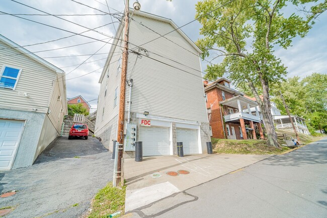 Foto del edificio - 717 Naomi St