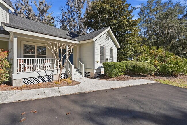 Foto del edificio - "Coastal Comfort Awaits: Spacious 2-Bed, 2-Bath Furnished Condo in Shipyard on Hilton Head Island!"