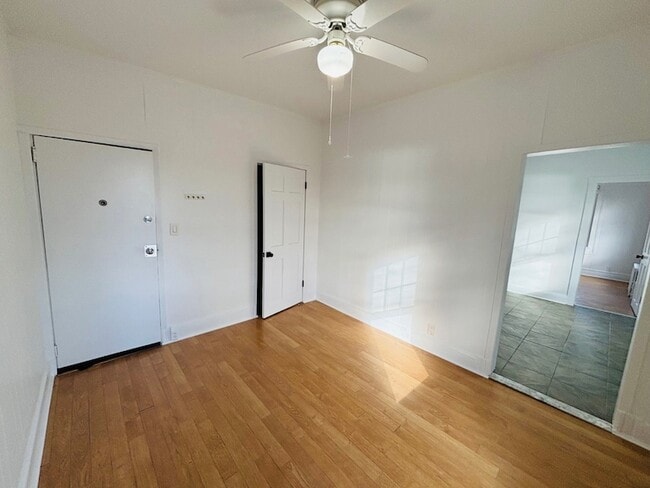 Building Photo - 420 Littleworth Ln