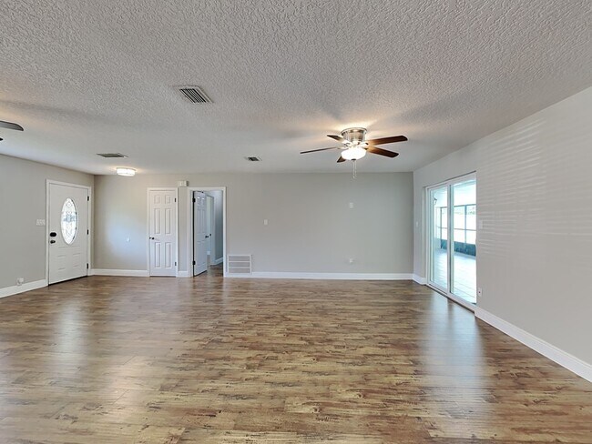 Building Photo - 204 N Ranger Blvd