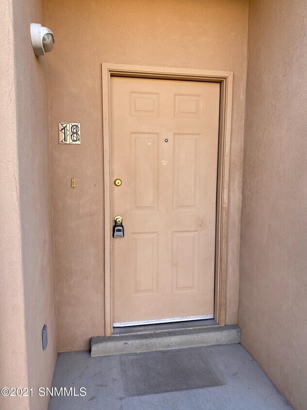 Primary Photo - 450 Ithaca Ct