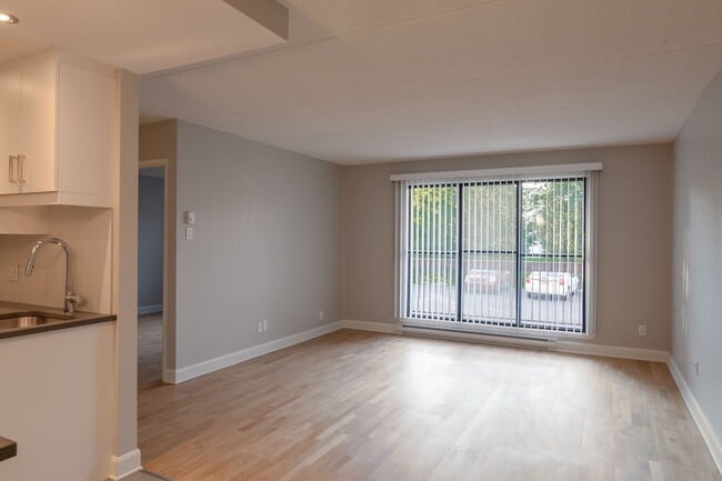 Building Photo - Les Appartements St Lambert