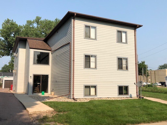 Building Photo - 703 S Dakota Ave