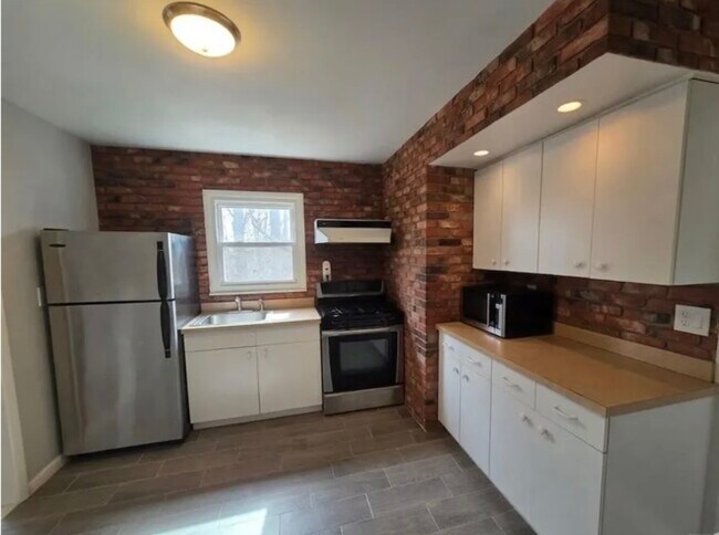 Building Photo - 933 Lafayette Ave Ext