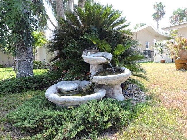 Foto del edificio - 325 Capri Blvd