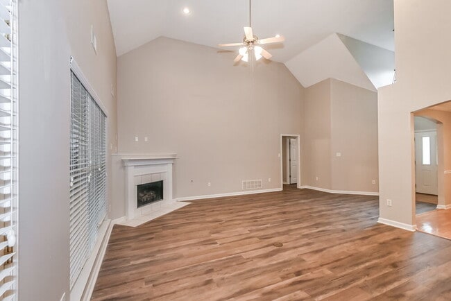 Foto del edificio - 8083 Delta Lakes Blvd