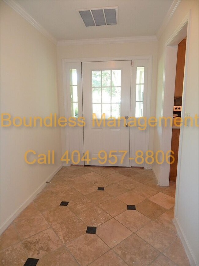 Building Photo - Renovated 3 BR/2 BA Ranch In Sandy Springs...