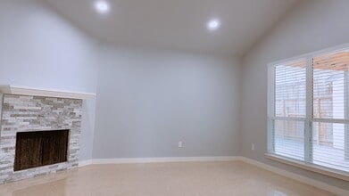 Building Photo - 10318 Richmond Hill Dr