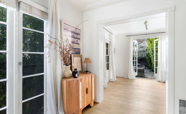 Building Photo - Charming Large 1 Bed with a Huge Private P...