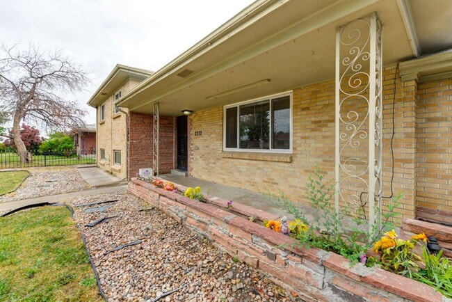 Photo - 4 Bed 2 Bath Close To UC Medical Center Apartment