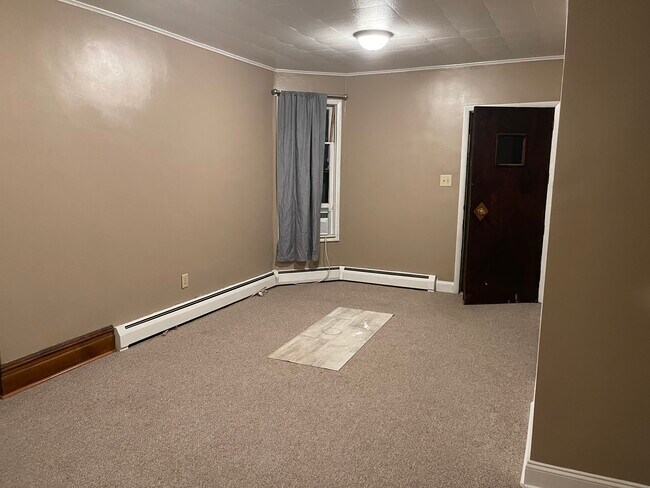 Living room - 704 Market St