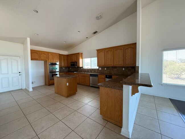 Building Photo - 10350 Mesquite St