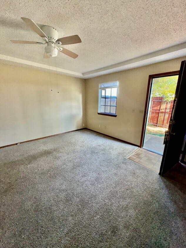 Foto del edificio - 1211 Parkwood Ct