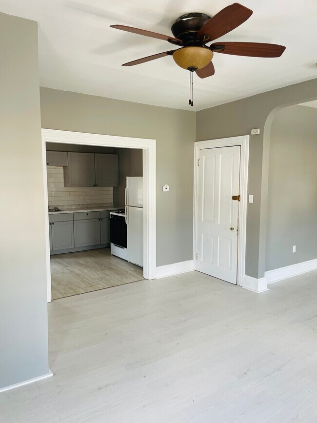 Foto del edificio - 1006 E Market St