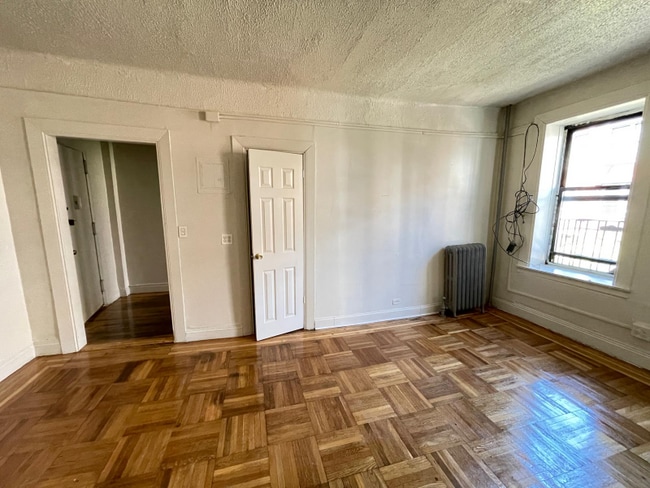 Building Photo - 4120 Carpenter Ave