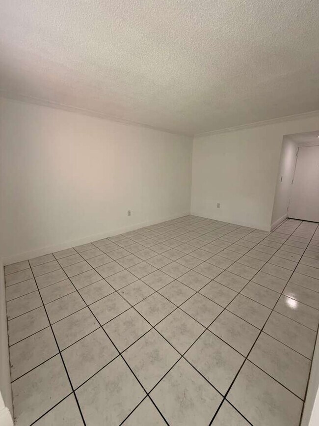 Foto del edificio - 9311 SW 4th St
