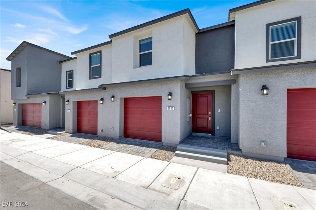 Foto principal - 6065 Glenora Falls St