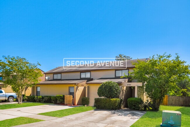 Foto del edificio - 8781 Whispering Pines DR