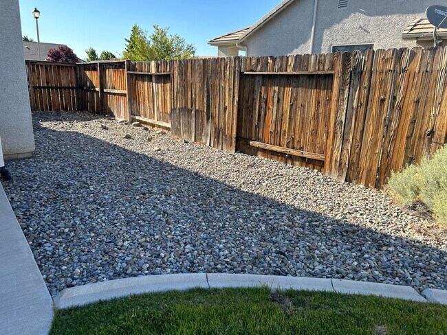 Foto del edificio - Beautiful single story home in South Reno