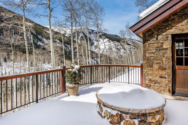Foto del edificio - 6770 Castle Creek Rd