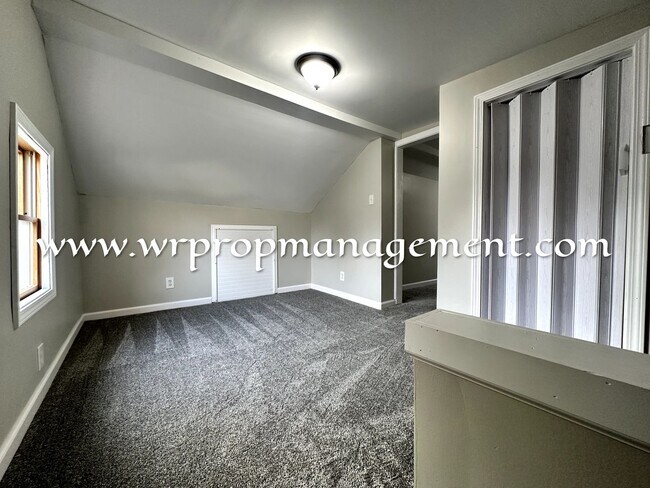 Building Photo - 5529 Grey Dr