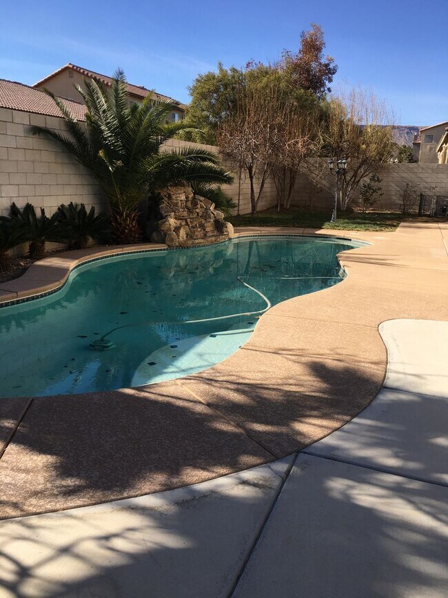 Building Photo - **Beautiful 4 Bedroom Home on corner lot i...