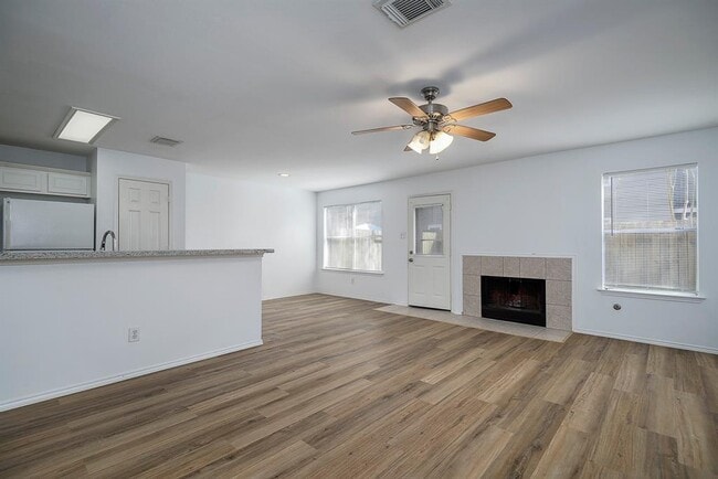 Building Photo - 18 Jenny Wren Ct