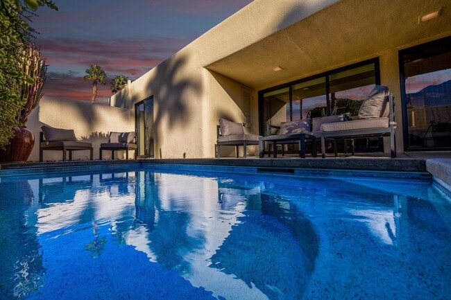 Building Photo - 1173 E Alejo Rd