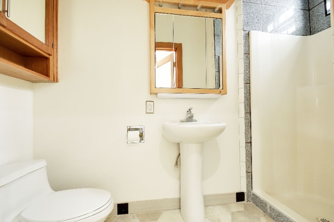 Building Photo - 2328 Hoyt Ave