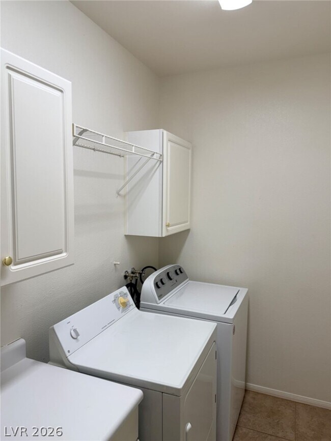 Building Photo - 2050 W Warm Springs Rd