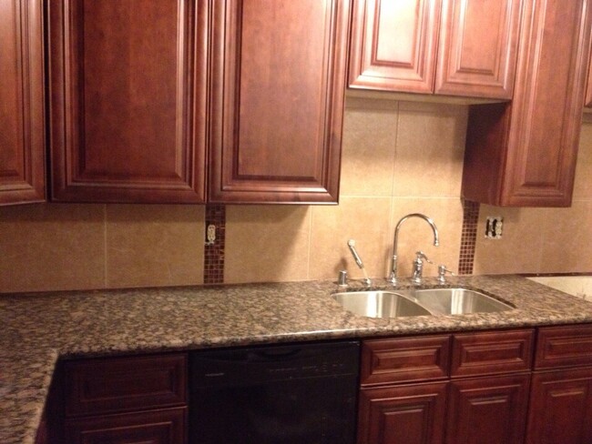 Building Photo - 885 Branham Ln