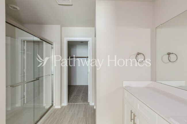 Foto del edificio - 9437 Golden Tree Ave