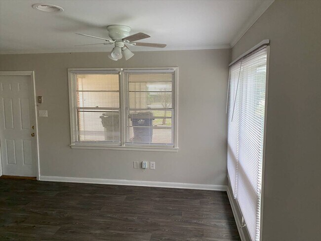 Building Photo - Nice home