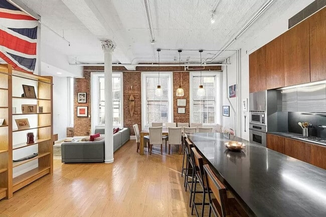 Building Photo - 1 Bond St