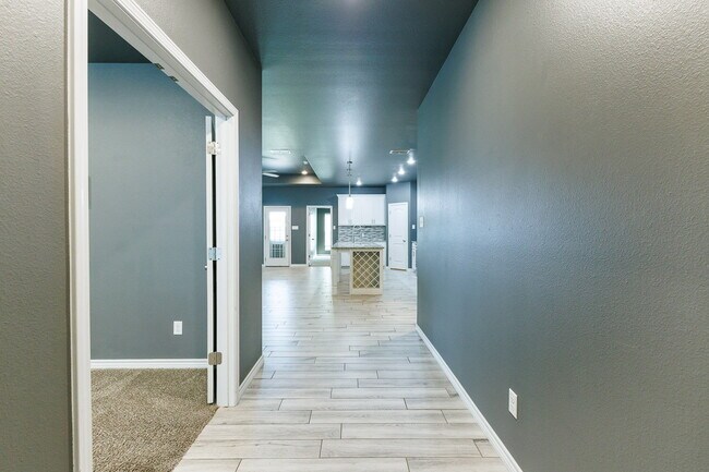 Foto del edificio - New home with a Media Room!